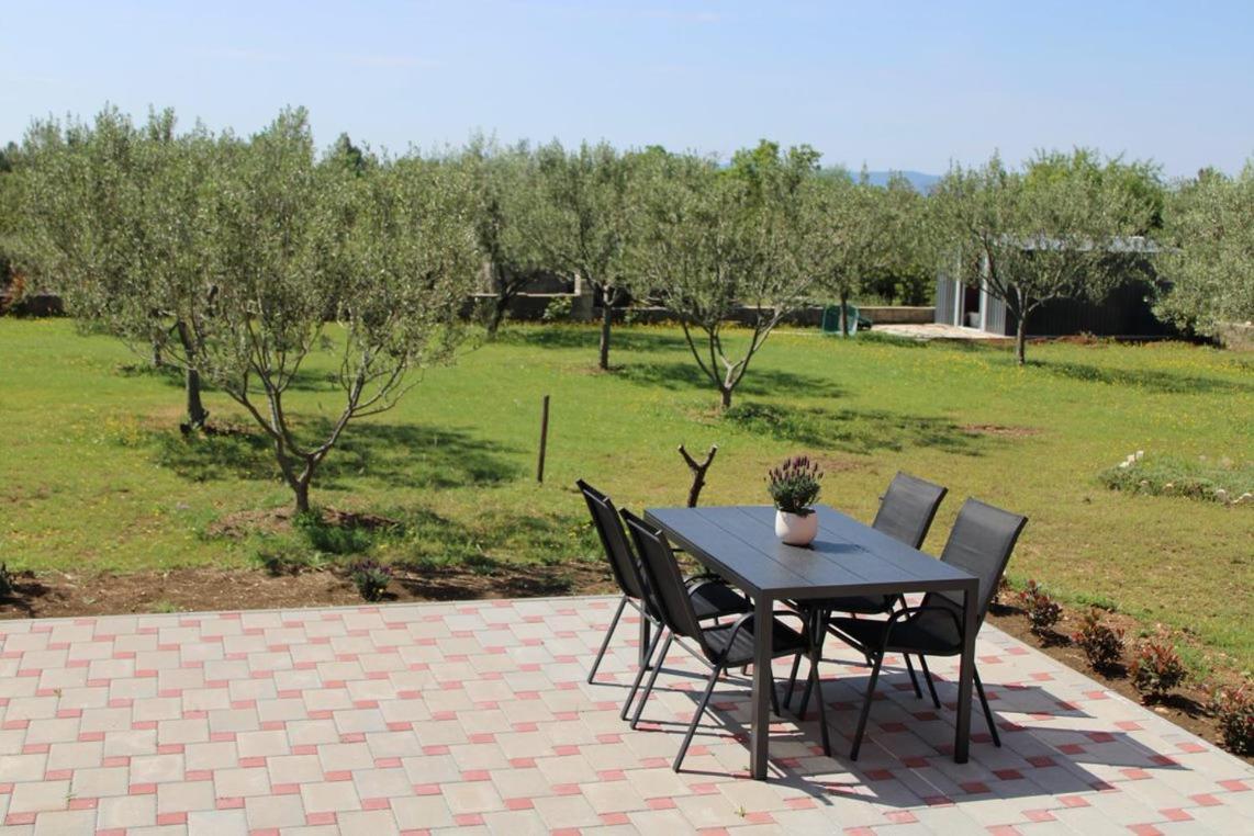 Apartmani Toni Drniš Εξωτερικό φωτογραφία
